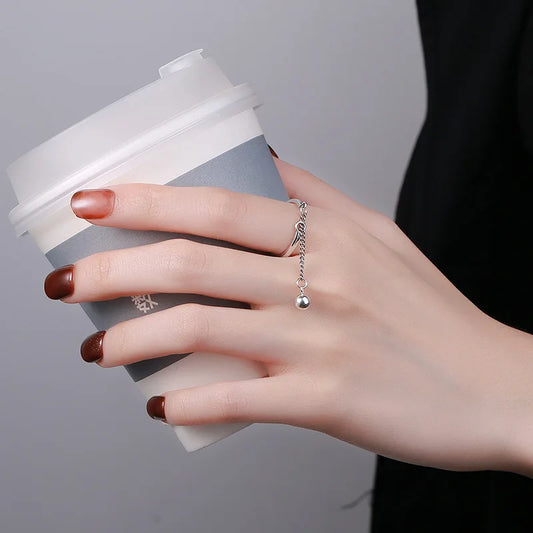 Anillo de cadena con borlas ajustable y sencillo