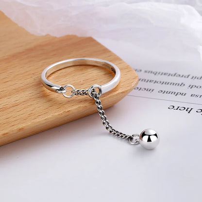 Anillo de cadena con borlas ajustable y sencillo