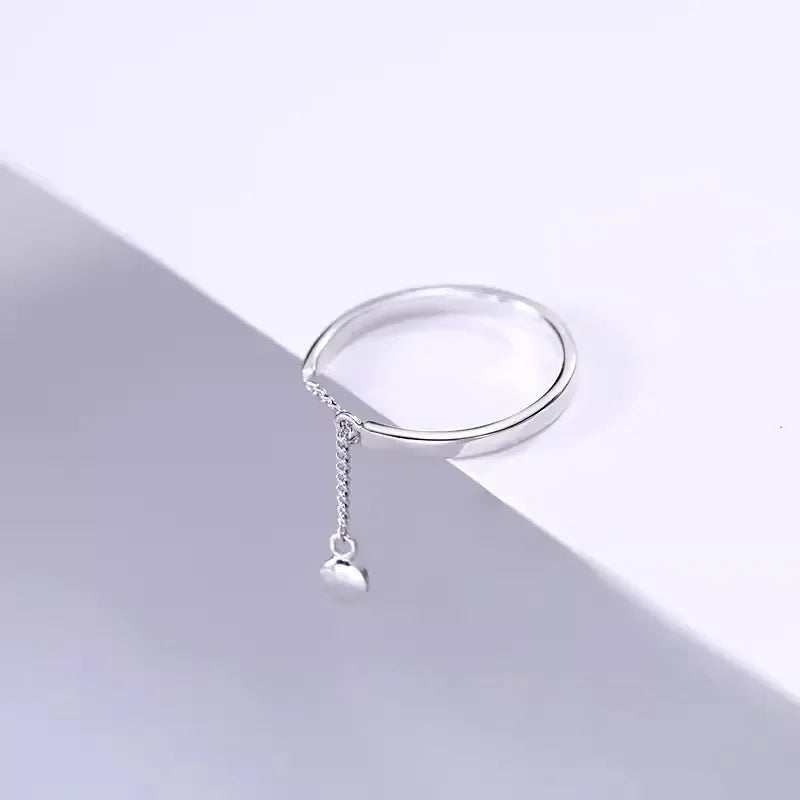 Anillo de cadena con borlas ajustable y sencillo