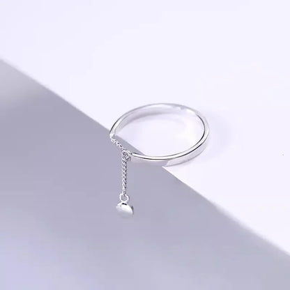 Anillo de cadena con borlas ajustable y sencillo