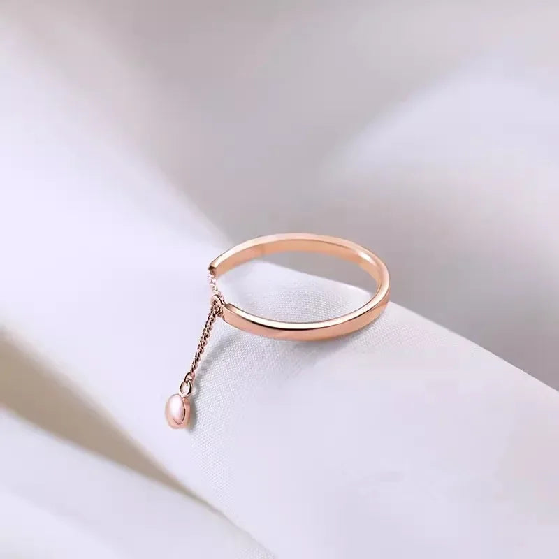 Anillo de cadena con borlas ajustable y sencillo